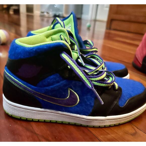 NICE Air Jordan 1 Mid Fresh Prince of Bel Air Authentic Nike Size 8 - Picture 1 of 8